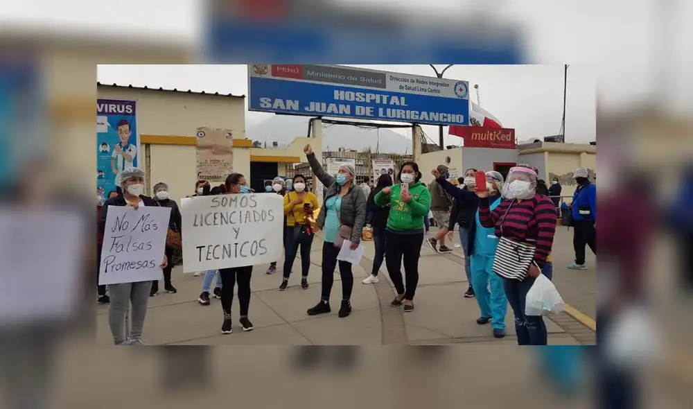 Enfermeras esperan reunirse con director del hospital para resolver reclamos. (Foto: Jessica Merino / URPI - GLR) Enfermeras esperan reunirse con director del hospital para resolver reclamos. (Foto: Jessica Merino / URPI - GLR)