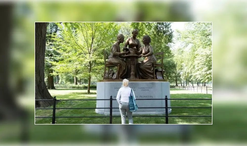 Monumento feministas. (Foto: EFE) Monumento feministas. (Foto: EFE)