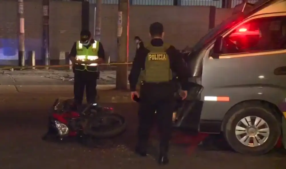 Infante viajaba en una motocicleta junto a su papá. Foto: captura de América Noticias Infante viajaba en una motocicleta junto a su papá. Foto: captura de América Noticias