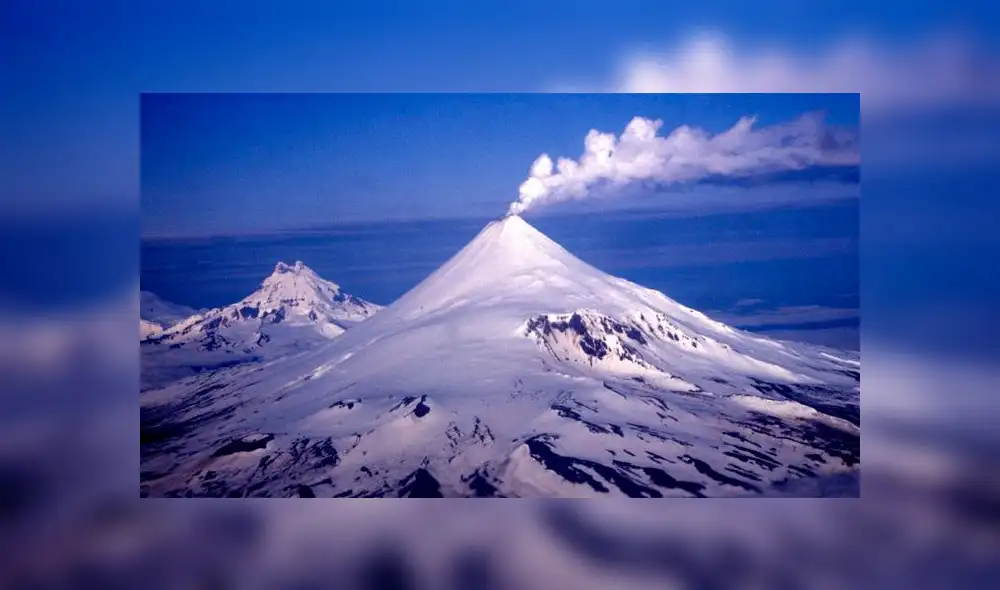 El volcán Shishaldin, en Alaska, disparó una nube de cenizas de unos ocho km de altura. El volcán Shishaldin, en Alaska, disparó una nube de cenizas de unos ocho km de altura.