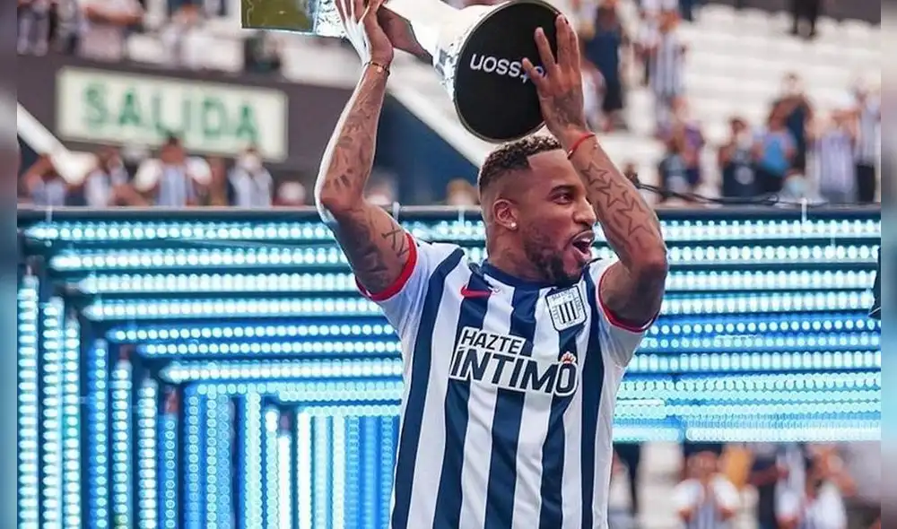 Jefferson Farfán volvió a Alianza Lima en el 2021. Foto: Alianza Lima Jefferson Farfán volvió a Alianza Lima en el 2021. Foto: Alianza Lima
