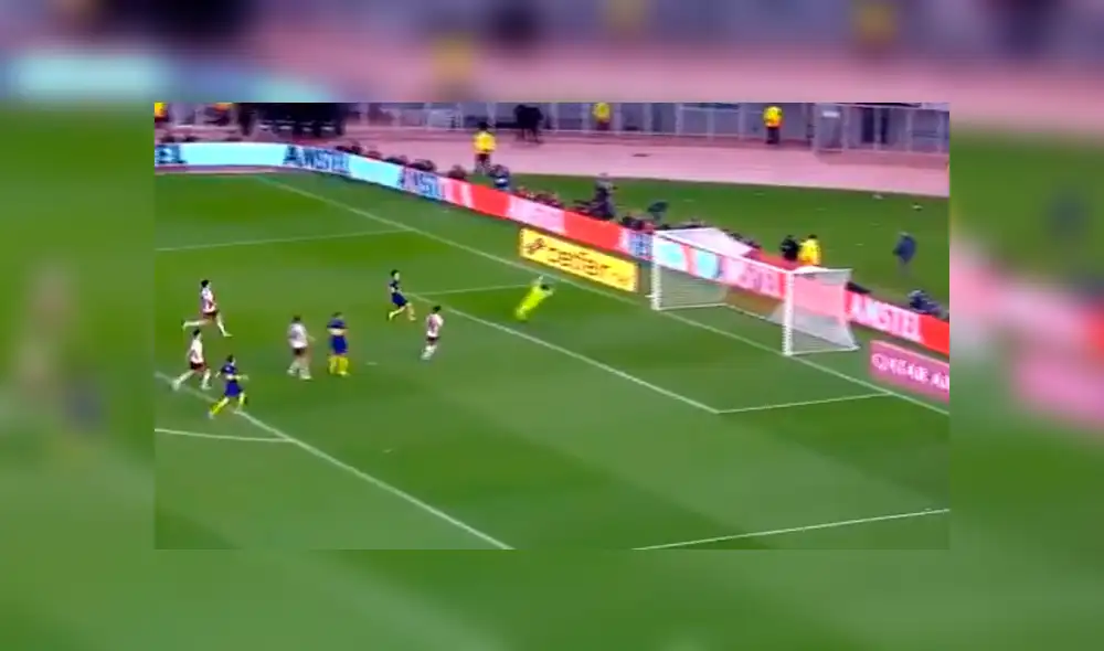 El Jugador xeneize no realizó una buena definición. Créditos: Captura de video