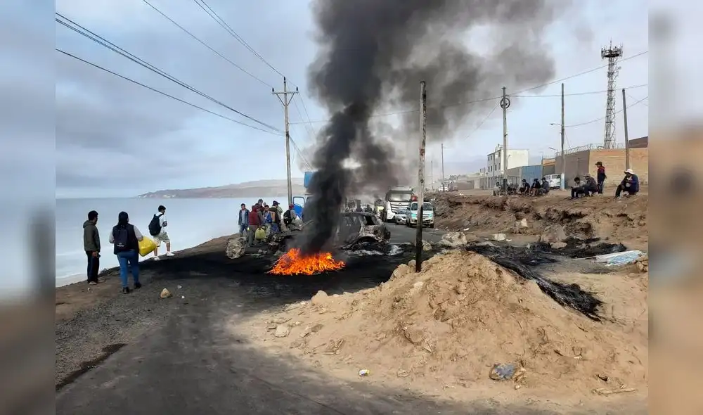 BLOQUEO. Según informes de la Policía, grupos de mineros se organizaron para bloquear la carretera Panamericana Sur, en el distrito de Chala, provincia de Caravelí. BLOQUEO. Según informes de la Policía, grupos de mineros se organizaron para bloquear la carretera Panamericana Sur, en el distrito de Chala, provincia de Caravelí.