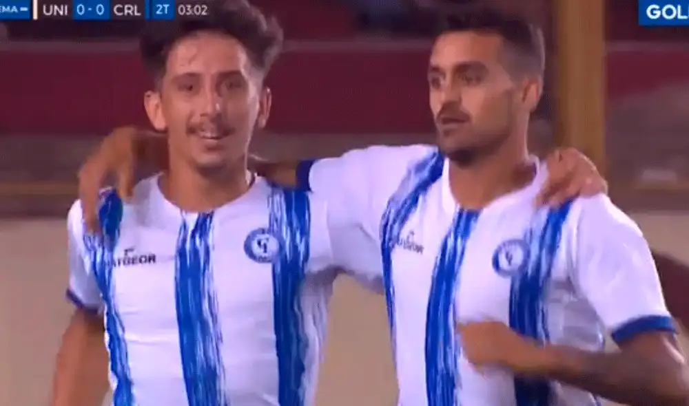Tomás Fernández marcó el primer gol del partido entre Universitario y Cerro Largo en la Noche Crema 2020. | Foto: Gol Perú Tomás Fernández marcó el primer gol del partido entre Universitario y Cerro Largo en la Noche Crema 2020. | Foto: Gol Perú