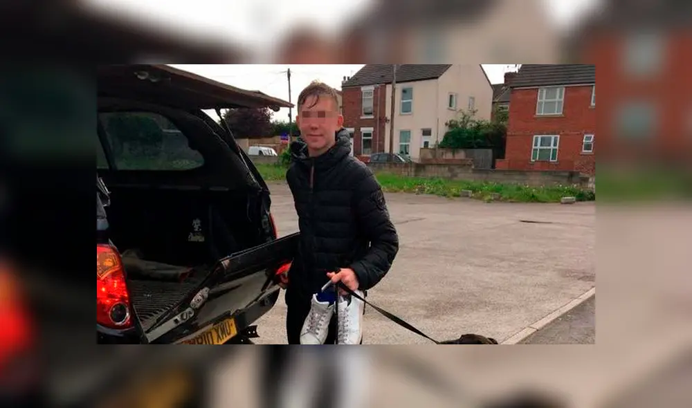 El adolescente paseaba con sus perros cuando notó que el bebé cayó al agua. El adolescente paseaba con sus perros cuando notó que el bebé cayó al agua.