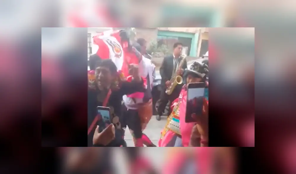 Banda peruana usa cábala para que Perú derrote a Brasil en la Copa América 2019.