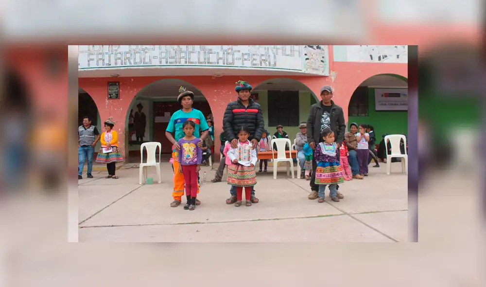 Los hombres participaron de un peculiar concurso de armado de trenzas, organizado por la municipalidad distrital de Sarhua, en Ayacucho Los hombres participaron de un peculiar concurso de armado de trenzas, organizado por la municipalidad distrital de Sarhua, en Ayacucho