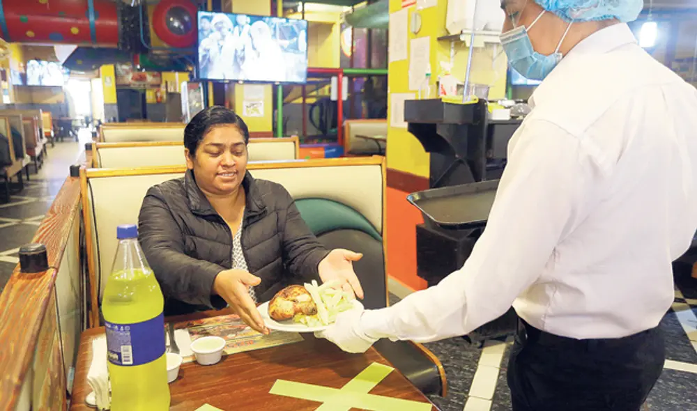 Disminución. Restaurantes aún se encuentran en estado crítico. (Foto: Felix Contreras)