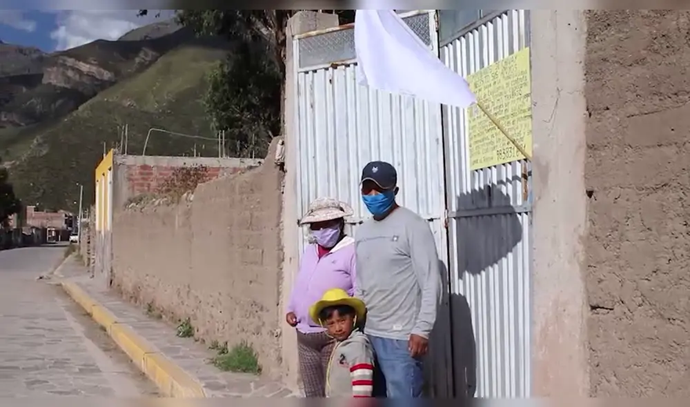 Familia se quedó sin dinero para alimentarse y deben tres meses de alquiler. Familia se quedó sin dinero para alimentarse y deben tres meses de alquiler.