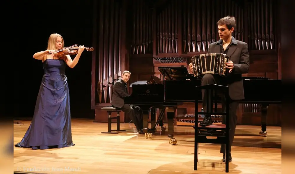 Si algo lo hace único es ofrecer recitales de piano y bandoneón.