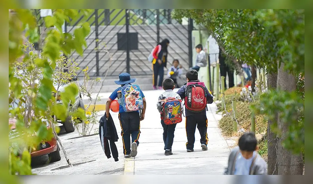 En Arequipa año escolar cierra con 9 mil 300 estudiantes que desertaron y repetirán grado En Arequipa año escolar cierra con 9 mil 300 estudiantes que desertaron y repetirán grado