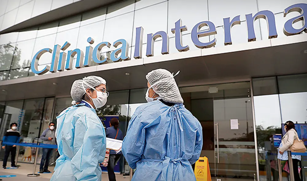 Por el bien común. Solo 12 clínicas han aceptado atender a pacientes graves que no tengan seguro privado. Lo pagará el Minsa. (Foto: EFE) Por el bien común. Solo 12 clínicas han aceptado atender a pacientes graves que no tengan seguro privado. Lo pagará el Minsa. (Foto: EFE)
