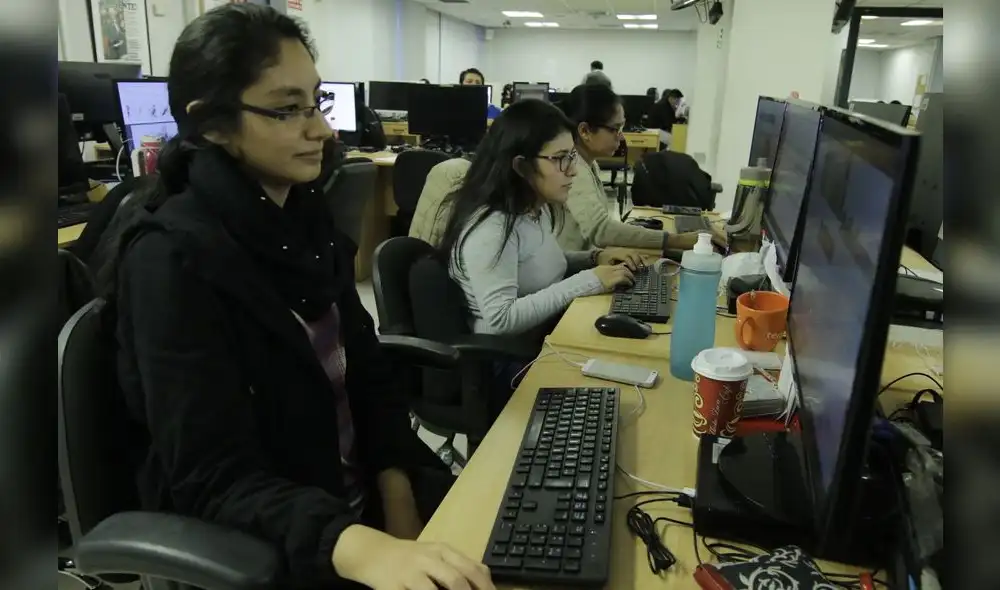 rompiendo mitos. Crece el empleo femenino en empresas. rompiendo mitos. Crece el empleo femenino en empresas.