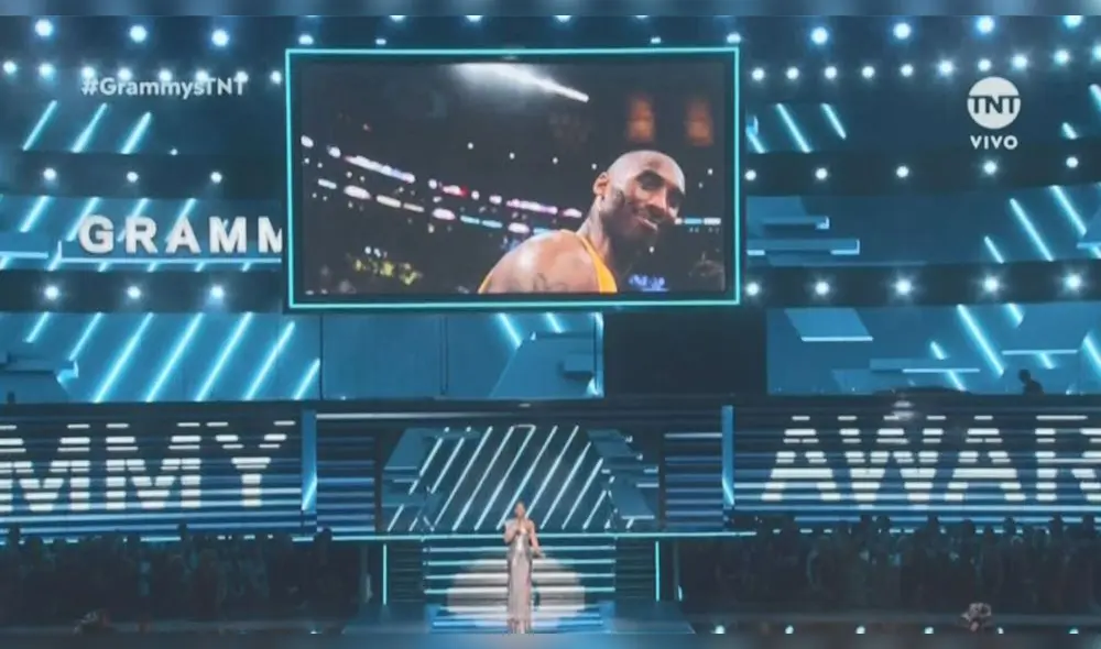 Alicia Keys, presentadora de la ceremonia, cantó una sentida canción en memoria de Kobe Bryant.
