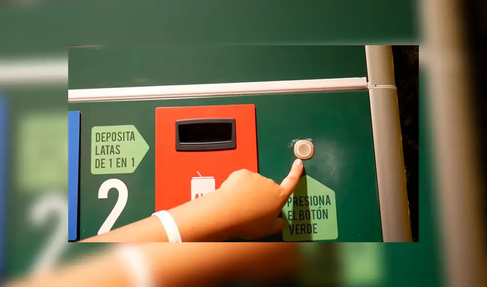 YouTube viral: descubre qué ocurre al meter 100 botellas de plástico en máquina de reciclaje [VIDEO]