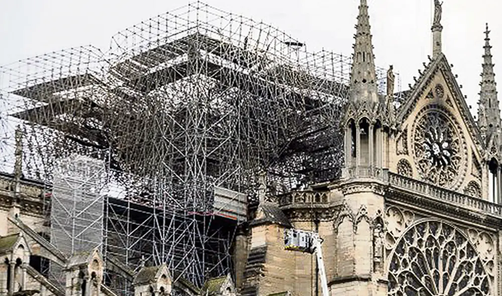 Peligro. Existe un andamio derretido de 300 toneladas que podría derribar todo el templo.