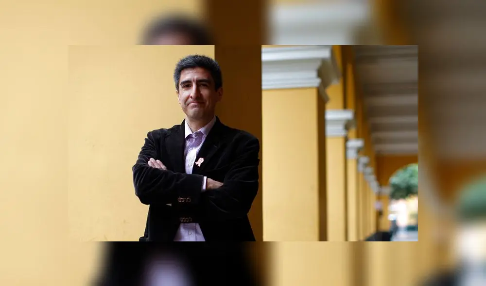 Escritor Alejandro Neyra es librero por un día Escritor Alejandro Neyra es librero por un día