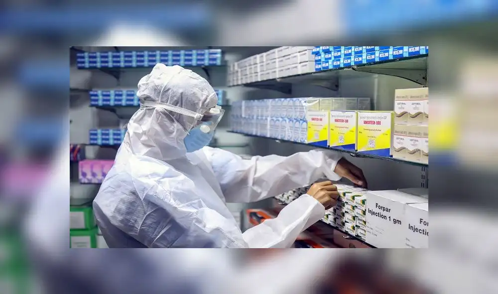 An employee, wearing his personal protective equipment (PPE), sorts medicines at the newly-inaugurated laboratory for coronavirus testing in Yemen's third city of Taiz, on April 30, 2020. - Yemen's healthcare system has been blighted by years of war that have driven millions from their homes and plunged the country into what the United Nations describes as the world's worst humanitarian crisis. (Photo by AHMAD AL-BASHA / AFP)