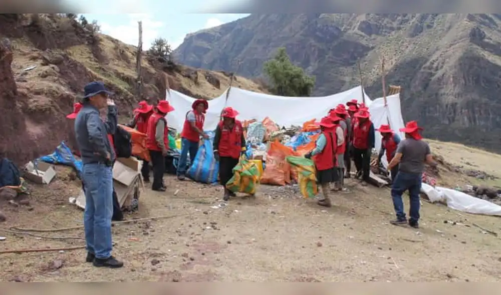Cusco: recogen 26 toneladas de basura del santuario del Señor de Huanca Cusco: recogen 26 toneladas de basura del santuario del Señor de Huanca