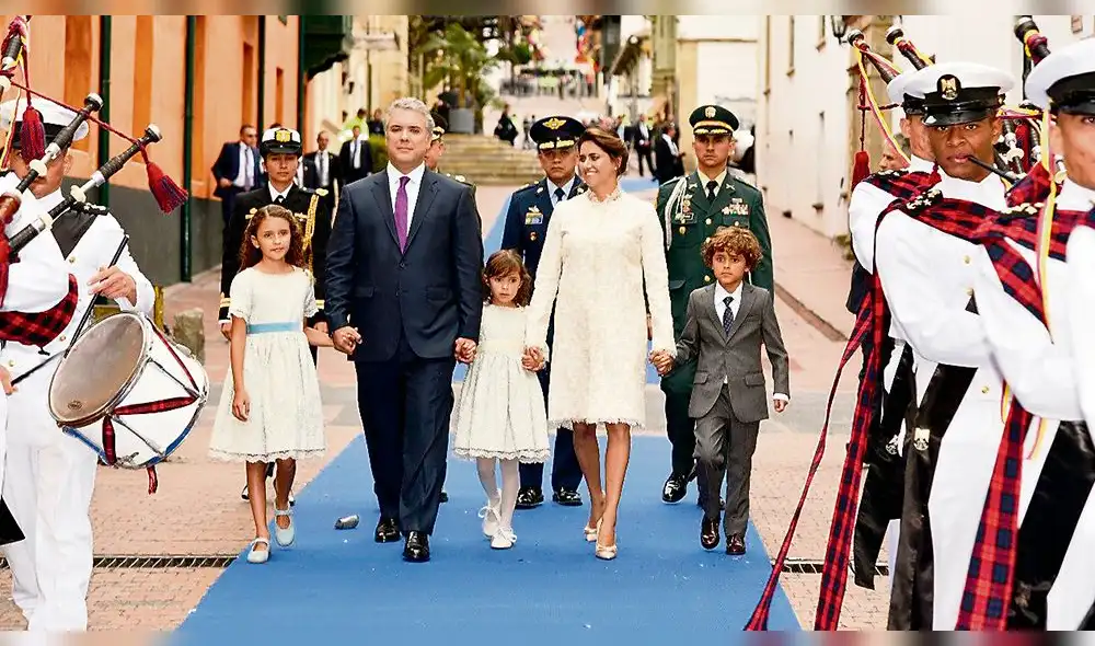 Colombia: Duque asumió la presidencia en tarde de borrasca y folclor 
