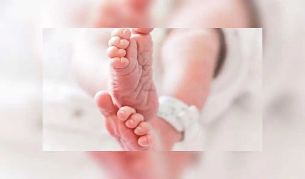 Bebé casi muere por contraer herpes a través de besos en su bautizo Bebé casi muere por contraer herpes a través de besos en su bautizo