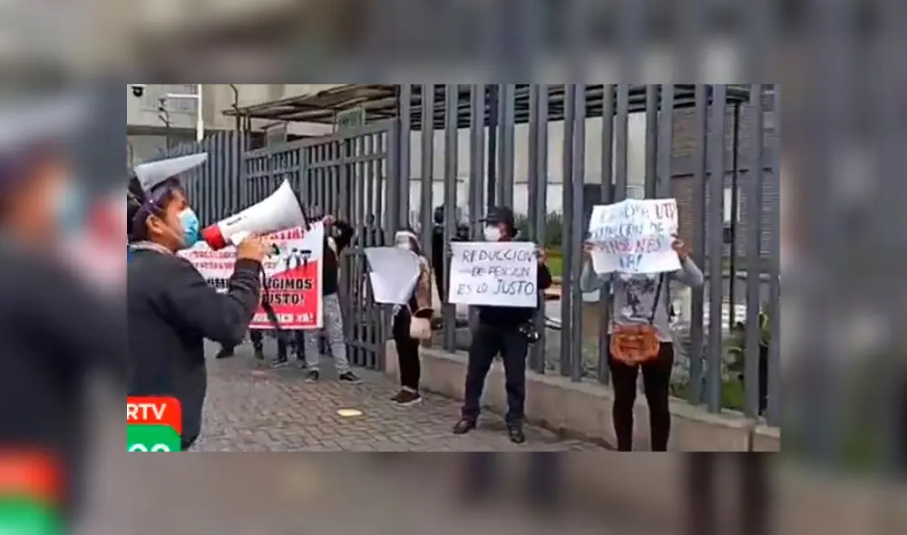 Protesta en los exteriores del Minedu. Créditos: RTV. Protesta en los exteriores del Minedu. Créditos: RTV.