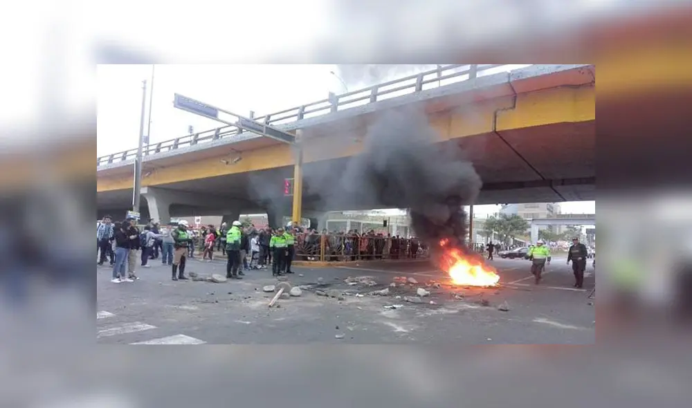 Estudiantes bloquearon vías en el cruce de las avenidas Venezuela y Universitaria. Foto: Difusión