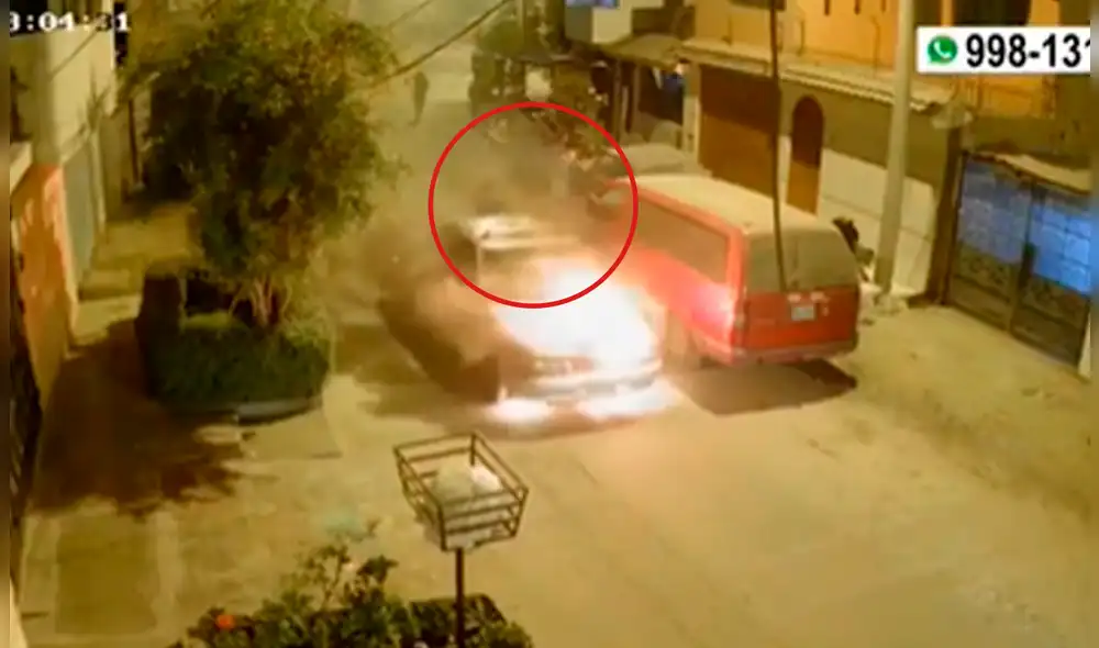 Taxista empujó auto sin medir las consecuencias de sus actos. Foto: captura de América Noticias