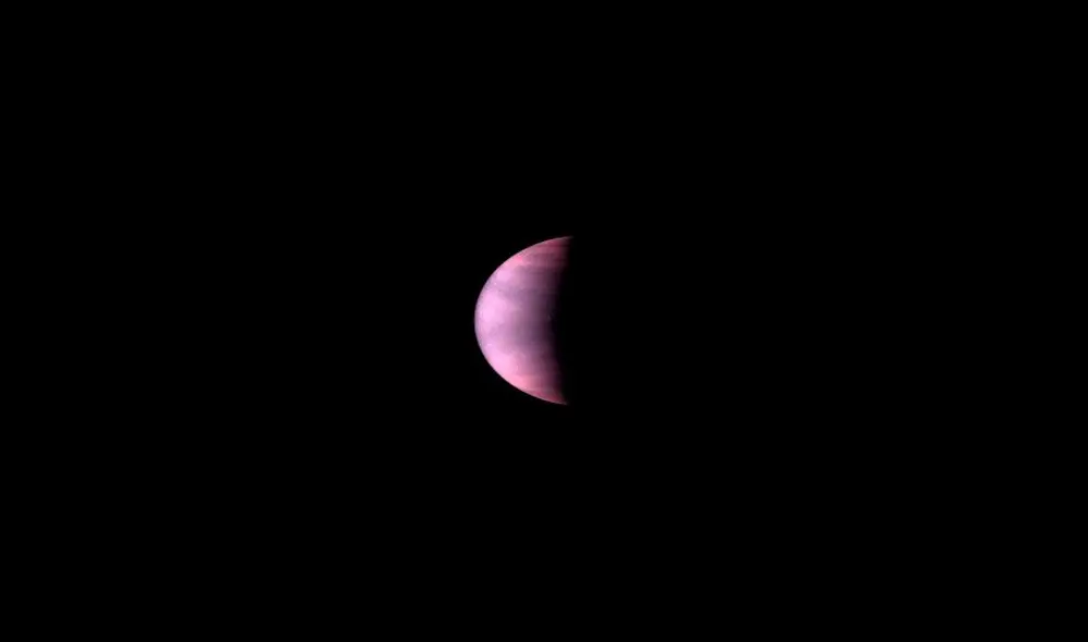 Imagen bajo luz ultravioleta del planeta Venus tomada desde el Telescopio Espacial Hubble, el 24 de enero de 1995. Foto: NASA