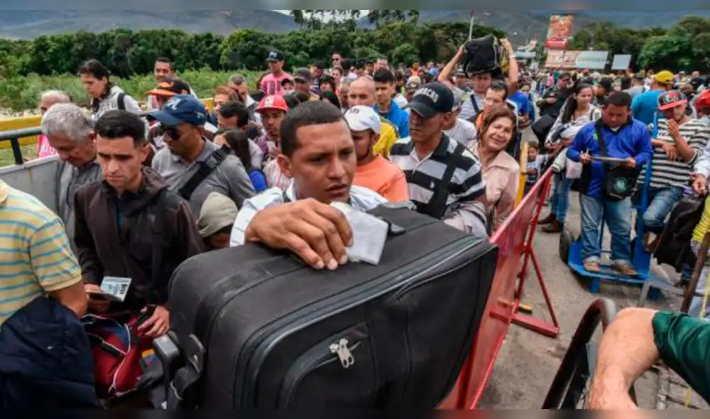 Venezolanos "clase baja" emigran por desesperación y hambre Venezolanos "clase baja" emigran por desesperación y hambre