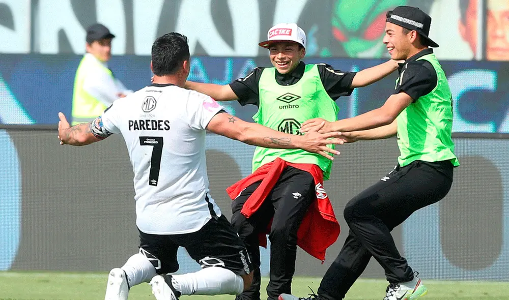 Colo Colo logró remontar el marcador y acrecentó la agonía de la Universidad de Chile en la Primera de División de Chile. | Foto: EFE Colo Colo logró remontar el marcador y acrecentó la agonía de la Universidad de Chile en la Primera de División de Chile. | Foto: EFE