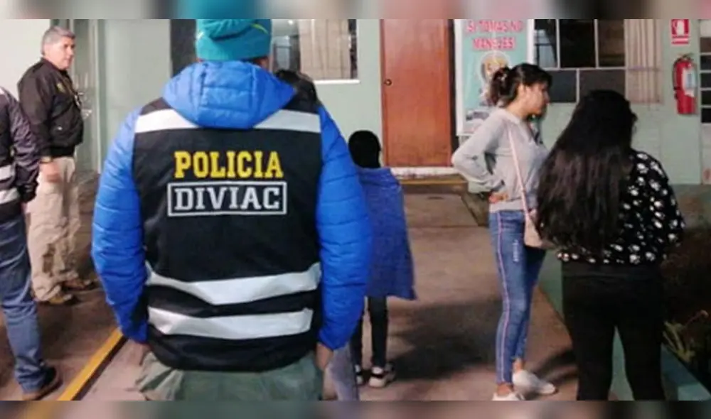 Detienen a cinco personas libando licor junto a niña a pesar de cuarentena.