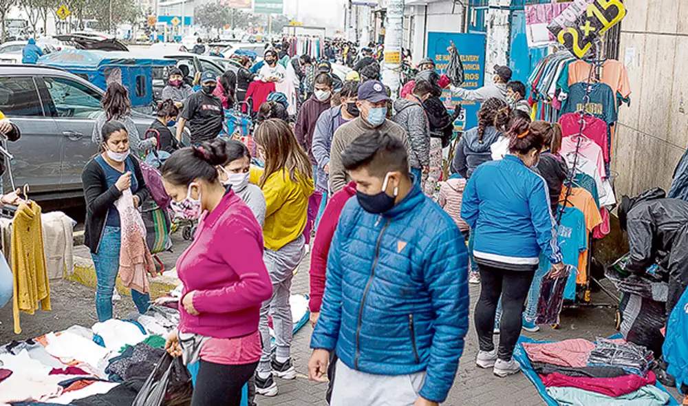 Cuidado. Algunos mercados informales son focos de contagio. Foto: John Reyes.