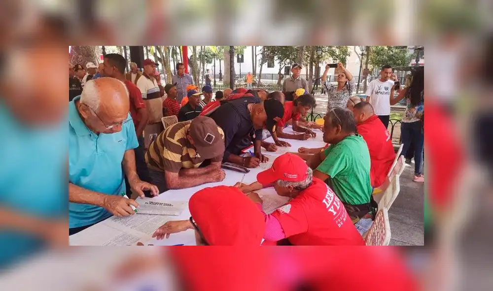 Maduro ordena a venezolanos firmar contra Trump en jornada “casa por casa” Maduro ordena a venezolanos firmar contra Trump en jornada “casa por casa”