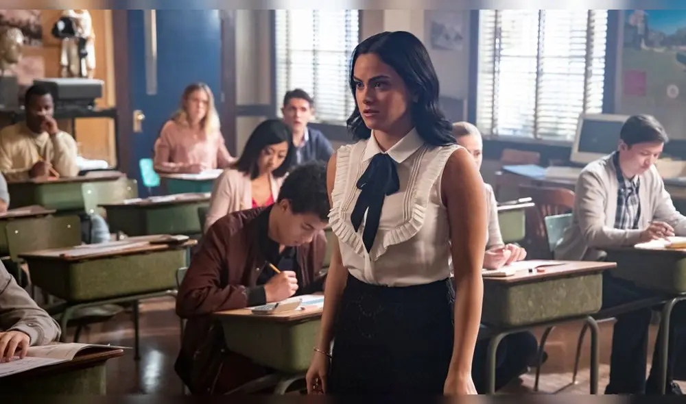 La actriz de Riverdale aparece en un video donde demuestra sus dotes para el baile con conocida canción.
