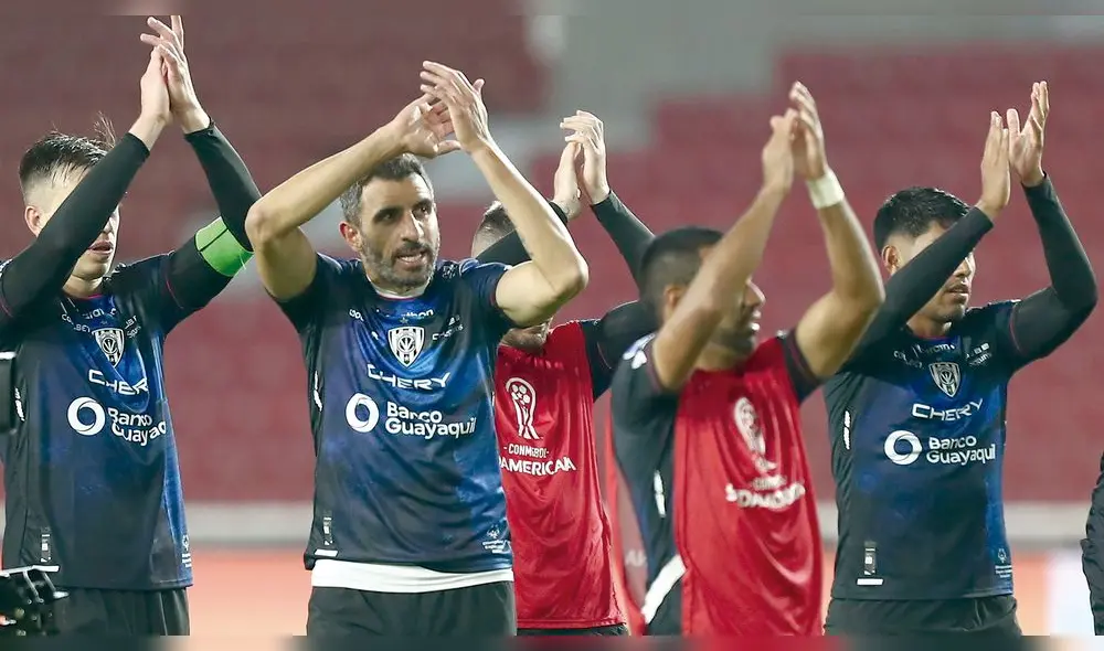 AMDEP5564. QUITO (ECUADOR), 09/08/2022.- Jugadores de Independiente celebran hoy, al final de un partido de la Copa Sudamericana entre Independiente del Valle (IDV) y Deportivo Táchira en el estadio Rodrigo Paz Delgado en Quito (Ecuador). EFE/José Jácome
