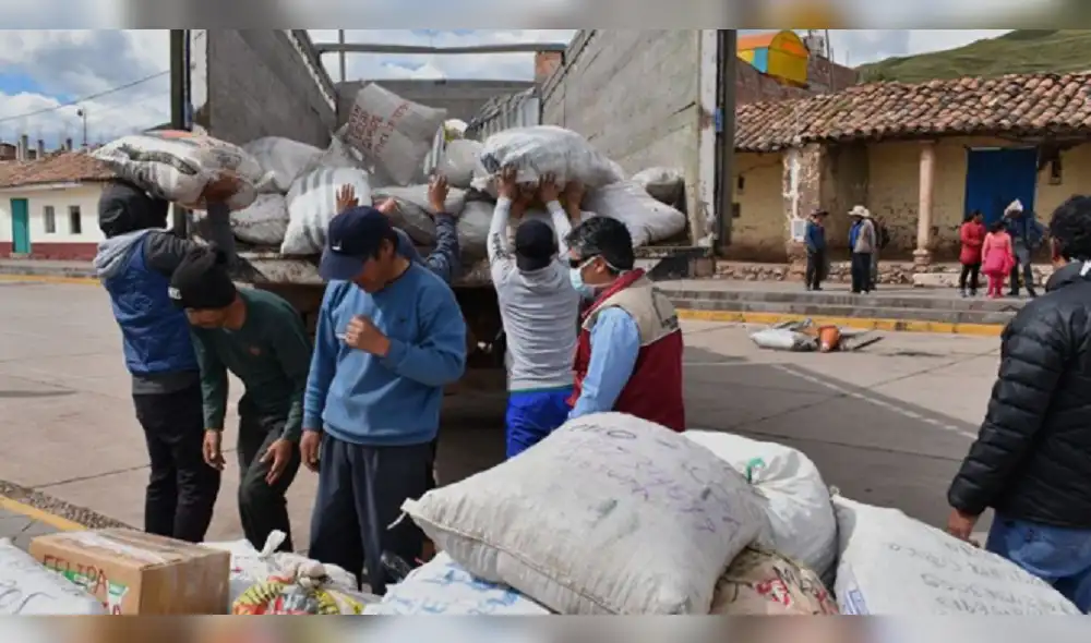 Desde Cusco se organizan y envían víveres para sus familiares en Arequipa.