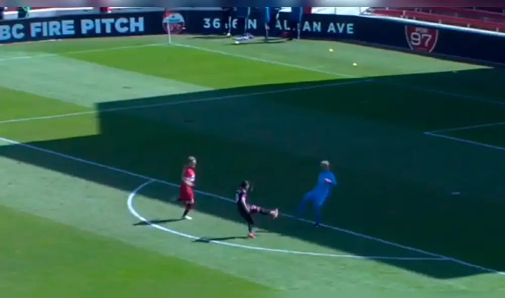 Raúl Ruidíaz se sacó al arquero de encima y marcó para el Seattle Sounders [VIDEO]