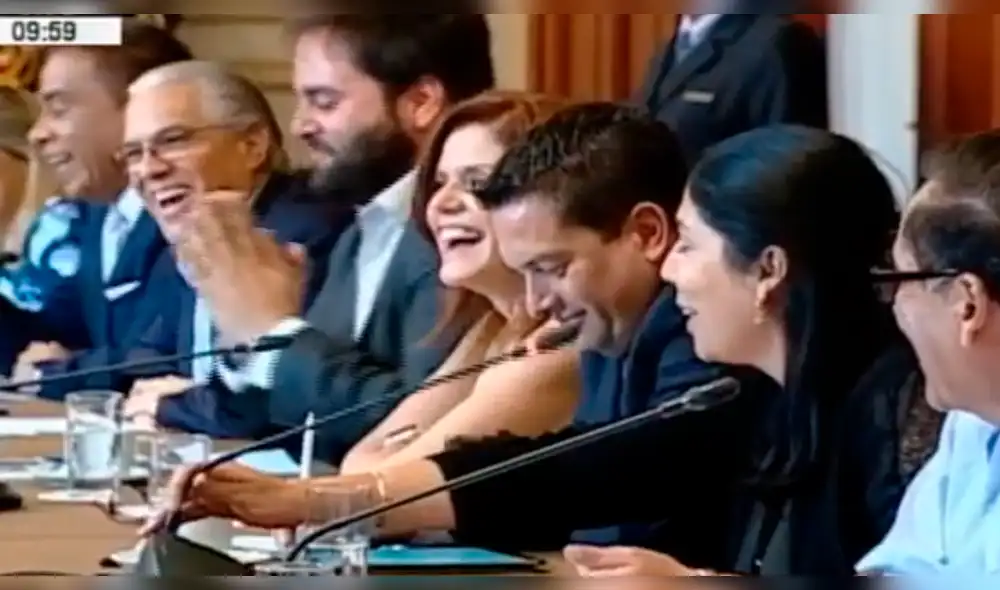 Parlamentarios estallan de risa cuando Letona dice que "no tiene bancada" [VIDEO]