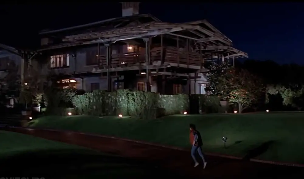 Desliza las imágenes para ver cómo luce la mansión en la que se filmó varias escenas de Volver al futuro. Foto: Captura de Google Maps Desliza las imágenes para ver cómo luce la mansión en la que se filmó varias escenas de Volver al futuro. Foto: Captura de Google Maps