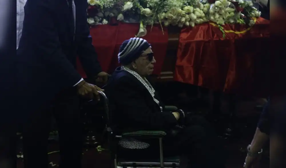 Personalidades políticas, militantes y público en general despiden a Alan García en la Casa del Pueblo. [FOTOS]