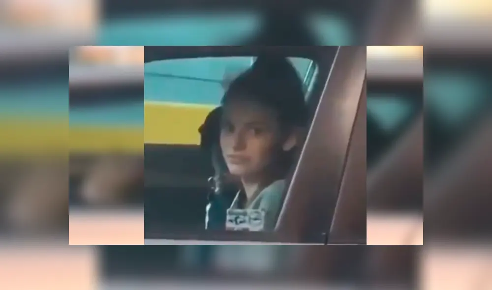 Video es viral en Facebook. La joven empezó a bailar mientras esperaba el cambio de luz de semáforo, cuando se percató de que la estaban mirando