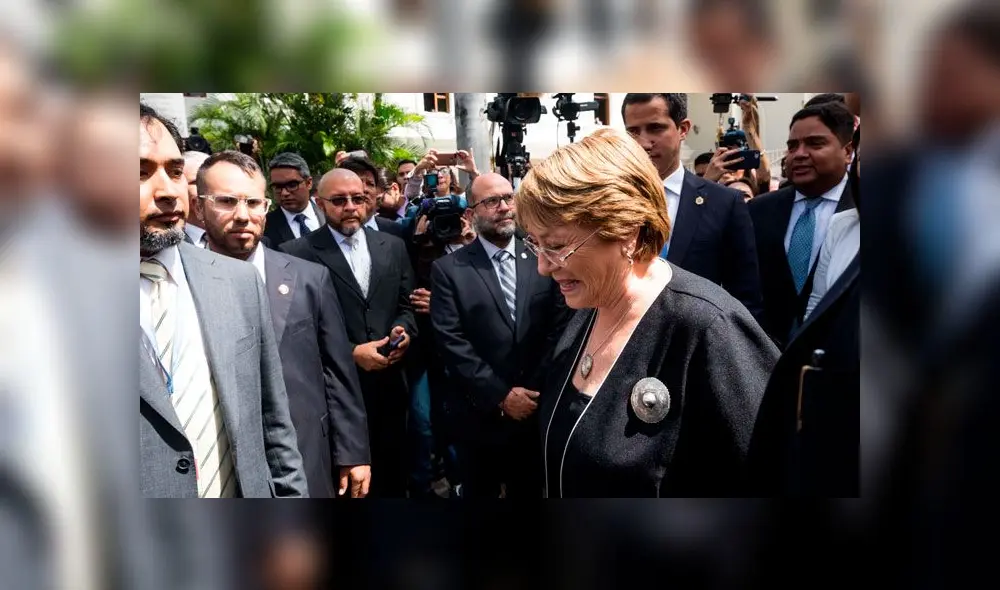 Michelle Bachelet a las afueras de la Asamblea Nacional de Venezuela. Foto: EFE. Michelle Bachelet a las afueras de la Asamblea Nacional de Venezuela. Foto: EFE.