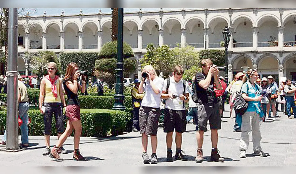 900 mil peruanos viajarán por feriado largo de Santa Rosa de Lima