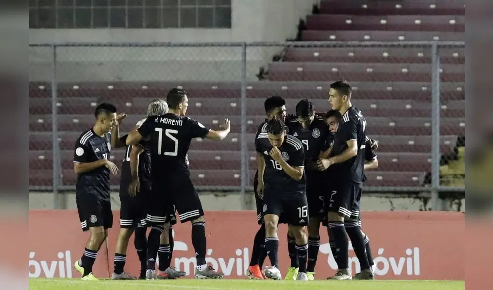 AME5526. CIUDAD DE PANAMÁ (PANAMÁ), 15/11/2019.- Jugadores de México celebran este viernes tras anotar un gol contra Panamá, durante el partido de fútbol entre ambas selecciones por la Liga de Naciones Concacaf, en el estadio Rommel Fernández, en Ciudad de Panamá (Panamá). EFE/Bienvenido Velasco AME5526. CIUDAD DE PANAMÁ (PANAMÁ), 15/11/2019.- Jugadores de México celebran este viernes tras anotar un gol contra Panamá, durante el partido de fútbol entre ambas selecciones por la Liga de Naciones Concacaf, en el estadio Rommel Fernández, en Ciudad de Panamá (Panamá). EFE/Bienvenido Velasco
