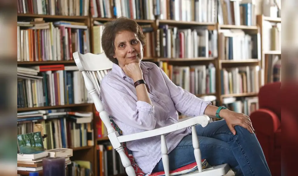 Rossella en su casa.Estudió en la PUCP y es parte de la generación del 80. Rossella en su casa.Estudió en la PUCP y es parte de la generación del 80.