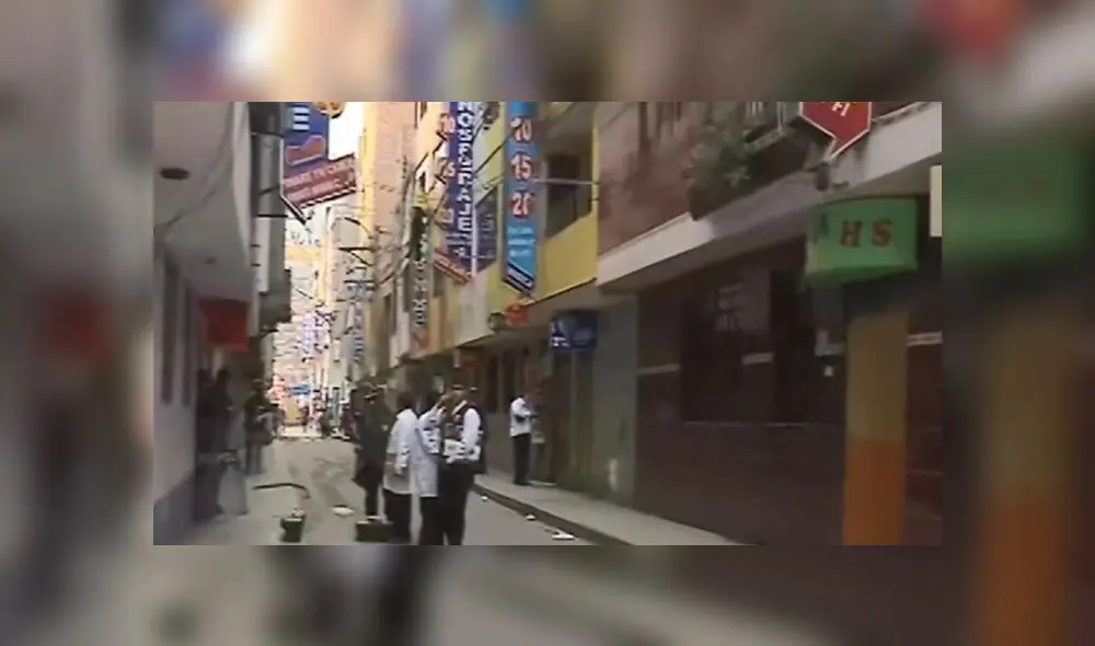 Personal de Homicidios revisó instalaciones en los que la prueba de luminol habría revelado la presencia sangre en algunas partes. (Foto: Captura de video / Canal N)