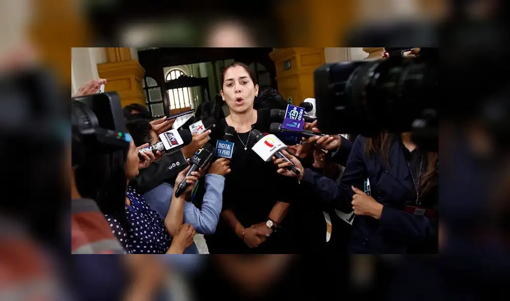 Denuncian que prima de fujimorista Úrsula Letona contrató con el Estado