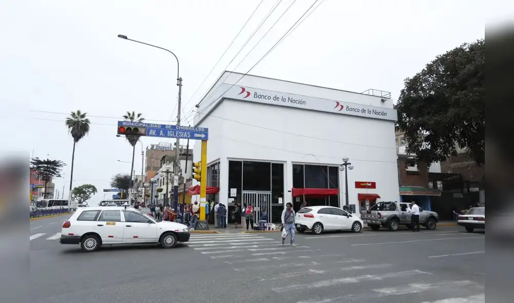 Lima: Roban más de 70 mil soles a trabajador en la puerta de un banco