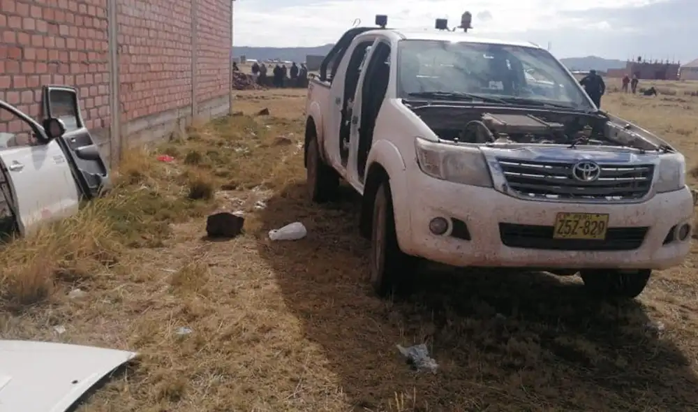 Camioneta de propiedad del fallecido, fue hallada muy cerca sin las puertas y el capote. Se cree que crimen fue una venganza. Foto: La República.